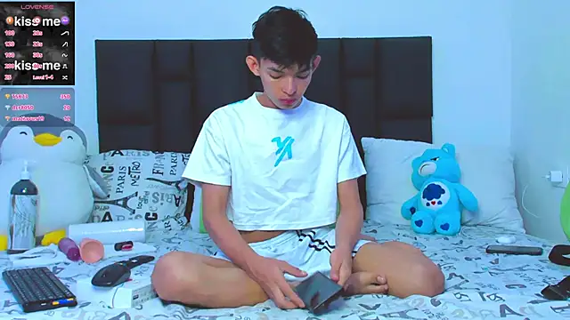 Snapshot of Tonny_twink_ chatting on 02-23-25, 04:35 Tonny twink online show from 02-23-25, 04:35