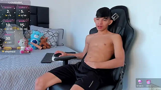 Snapshot of Tonny_twink_ chatting on 12-19-25, 04:14 Tonny twink online show from 12-19-25, 04:14