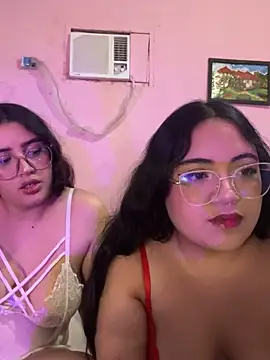 Snapshot of maddie-and-chelsea- chatting on 03-20-25, 05:46 maddie-and-chelsea- online show from 03-20-25, 05:46