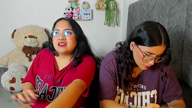 Snapshot of maddie-and-chelsea- chatting on 10-10-25, 08:02 maddie-and-chelsea- online show from 10-10-25, 08:02