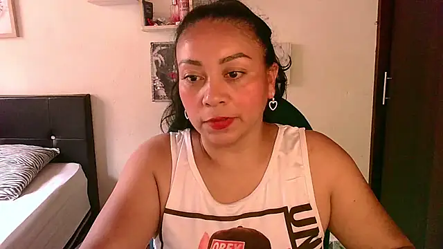 Snapshot of zaray_bella chatting on 07-01-26, 03:23 zaray bella online show from 07-01-26, 03:23