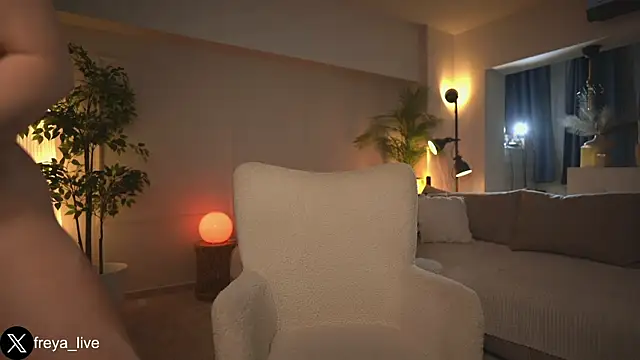 Snapshot of freyacherie chatting on 09-20-25, 05:36 freyacherie online show from 09-20-25, 05:36