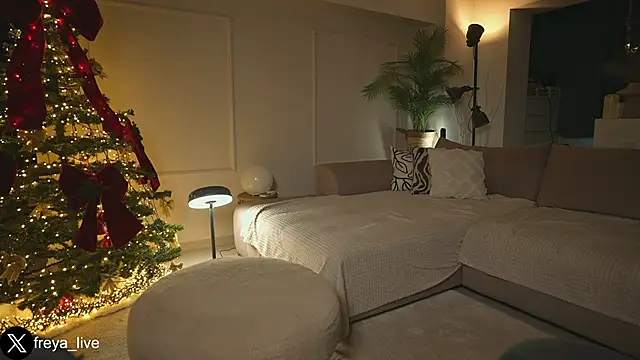 Snapshot of freyacherie chatting on 12-17-25, 11:16 freyacherie online show from 12-17-25, 11:16