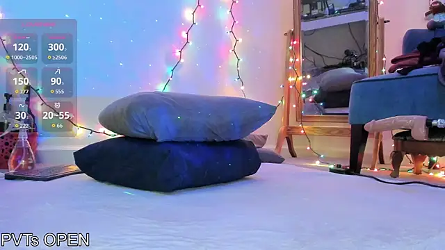 Peaches N Kreme online show from 12-23-25, 03:48