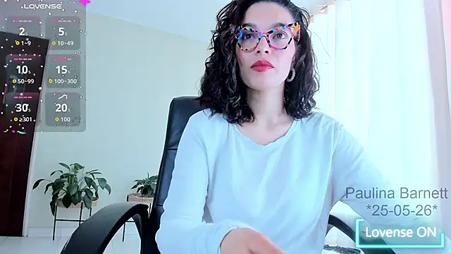 paulinabarnett- online show from 05-25-26, 04:13