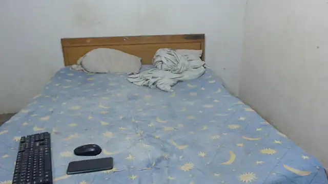 Snapshot of KateAndSimon chatting on 02-09-25, 03:01 KateAndSimon online show from 02-09-25, 03:01