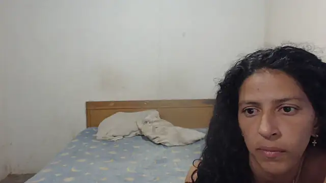 Snapshot of KateAndSimon chatting on 02-12-25, 01:27 KateAndSimon online show from 02-12-25, 01:27