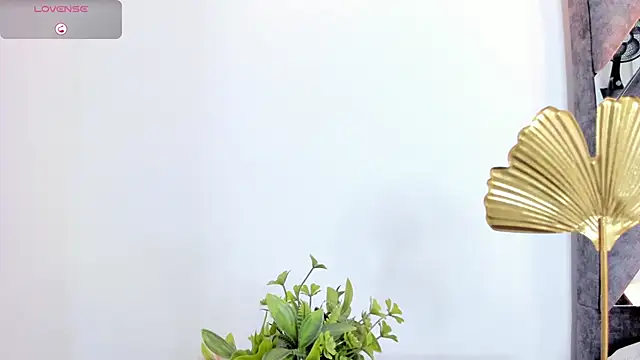 Snapshot of Mia_ross16 chatting on 02-16-25, 03:59 Mia ross16 online show from 02-16-25, 03:59