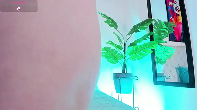 Snapshot of Mia_ross16 chatting on 02-22-25, 05:02 Mia ross16 online show from 02-22-25, 05:02