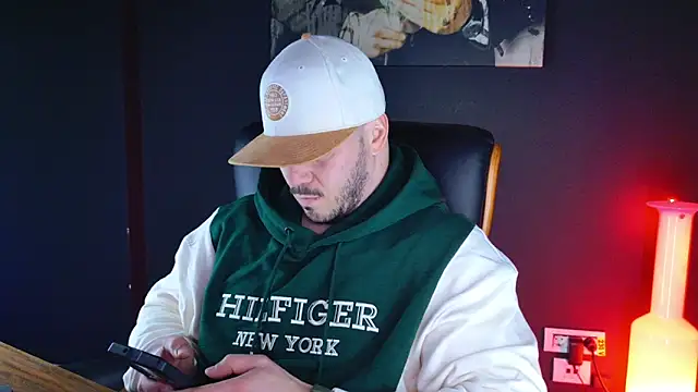 Snapshot of AngeloEric chatting on 01-04-25, 03:39 AngeloEric online show from 01-04-25, 03:39