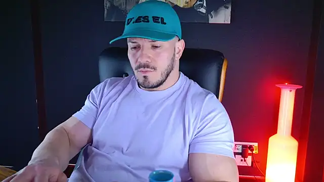 Snapshot of AngeloEric chatting on 01-06-25, 04:02 AngeloEric online show from 01-06-25, 04:02