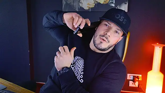 Snapshot of AngeloEric chatting on 01-08-25, 09:42 AngeloEric online show from 01-08-25, 09:42