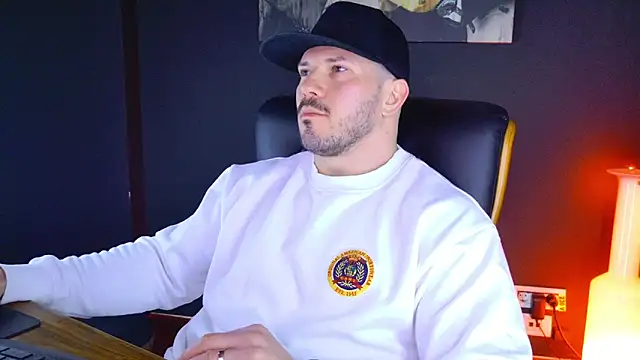 Snapshot of AngeloEric chatting on 01-17-25, 08:34 AngeloEric online show from 01-17-25, 08:34