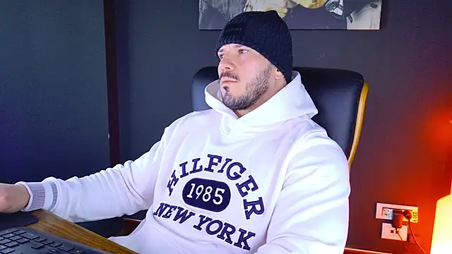 Snapshot of AngeloEric chatting on 01-28-25, 07:43 AngeloEric online show from 01-28-25, 07:43