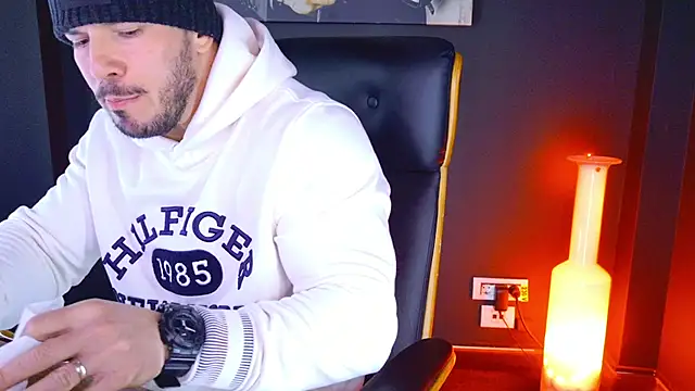 Snapshot of AngeloEric chatting on 01-28-25, 10:45 AngeloEric online show from 01-28-25, 10:45