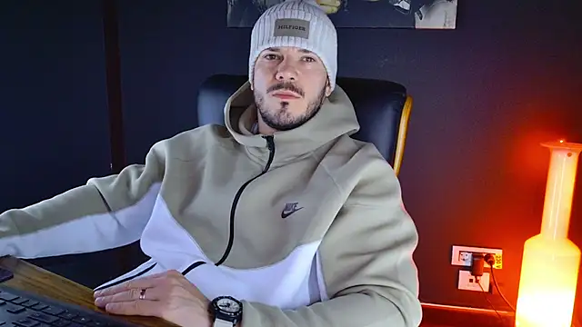 Snapshot of AngeloEric chatting on 01-29-25, 04:58 AngeloEric online show from 01-29-25, 04:58