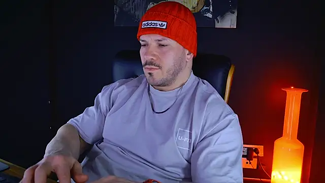 Snapshot of AngeloEric chatting on 02-09-25, 06:58 AngeloEric online show from 02-09-25, 06:58