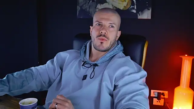 Snapshot of AngeloEric chatting on 02-12-25, 06:19 AngeloEric online show from 02-12-25, 06:19