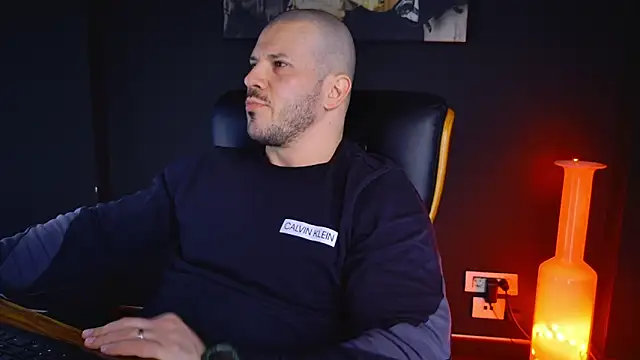 Snapshot of AngeloEric chatting on 02-14-25, 02:33 AngeloEric online show from 02-14-25, 02:33