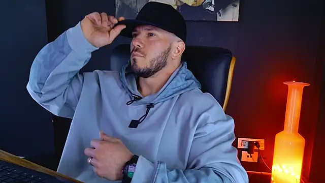 Snapshot of AngeloEric chatting on 03-19-25, 09:06 AngeloEric online show from 03-19-25, 09:06