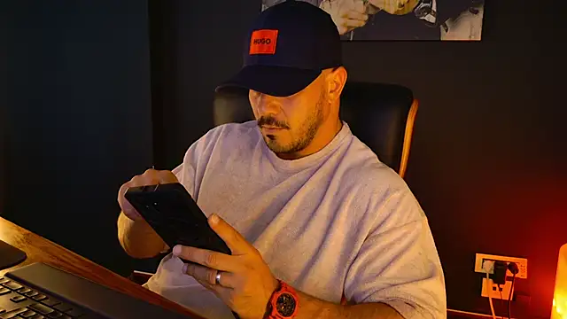 Snapshot of AngeloEric chatting on 09-17-25, 09:22 AngeloEric online show from 09-17-25, 09:22