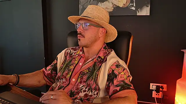 Snapshot of AngeloEric chatting on 09-20-25, 10:16 AngeloEric online show from 09-20-25, 10:16