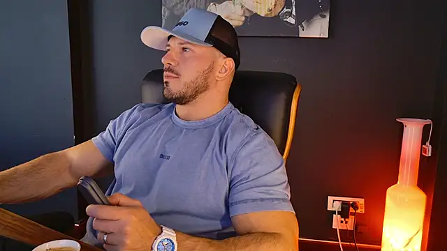 Snapshot of AngeloEric chatting on 10-20-25, 08:26 AngeloEric online show from 10-20-25, 08:26