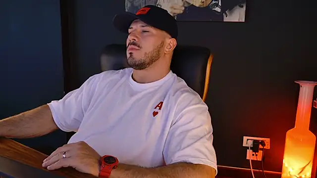 Snapshot of AngeloEric chatting on 10-31-25, 12:39 AngeloEric online show from 10-31-25, 12:39