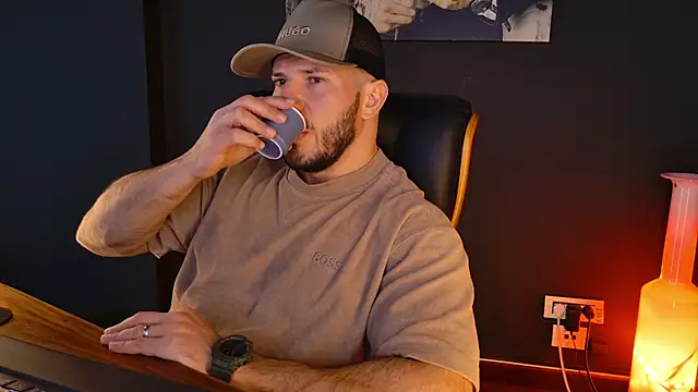 Snapshot of AngeloEric chatting on 12-04-25, 01:09 AngeloEric online show from 12-04-25, 01:09