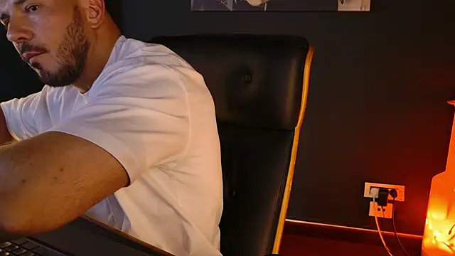 Snapshot of AngeloEric chatting on 07-23-26, 12:58 AngeloEric online show from 07-23-26, 12:58