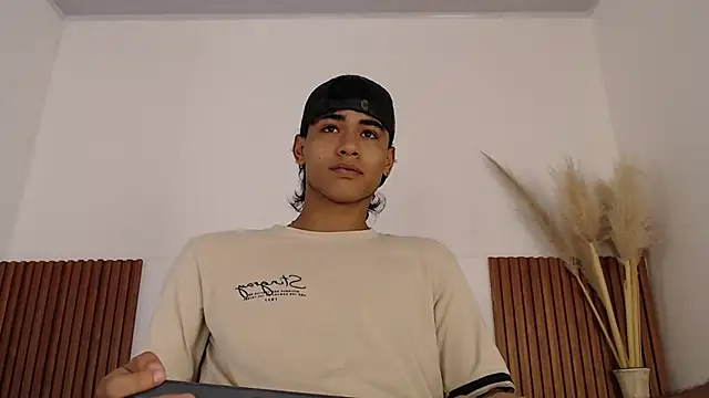 Snapshot of zander_2120 chatting on 01-24-25, 03:45 zander 2120 online show from 01-24-25, 03:45