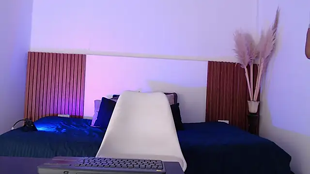 Snapshot of zander_2120 chatting on 02-06-25, 01:32 zander 2120 online show from 02-06-25, 01:32