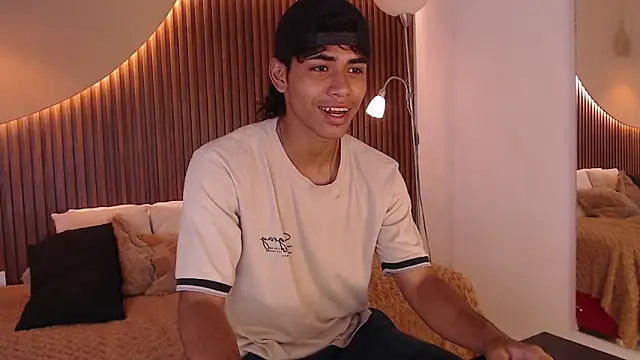 Snapshot of zander_2120 chatting on 02-25-25, 01:39 zander 2120 online show from 02-25-25, 01:39