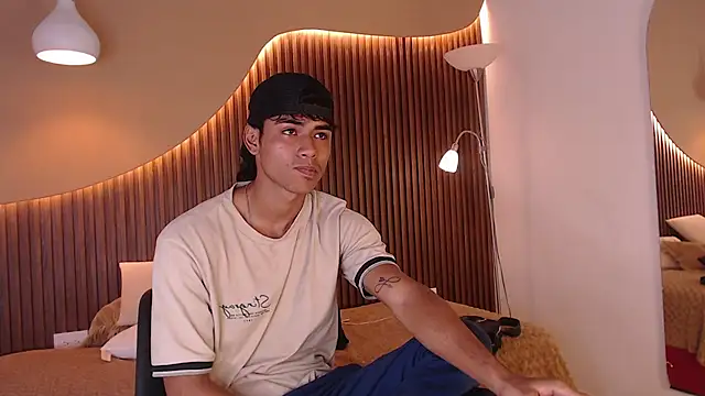 Snapshot of zander_2120 chatting on 02-25-25, 08:19 zander 2120 online show from 02-25-25, 08:19