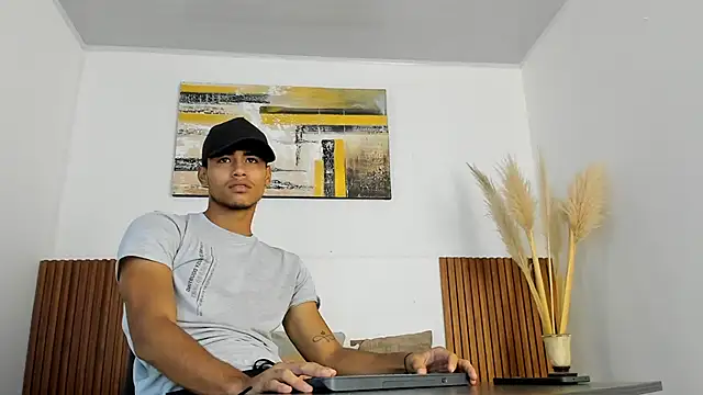 Snapshot of zander_2120 chatting on 09-17-25, 01:02 zander 2120 online show from 09-17-25, 01:02