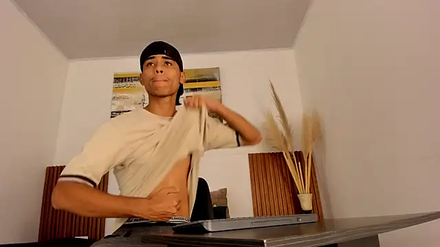 Snapshot of zander_2120 chatting on 11-13-25, 01:21 zander 2120 online show from 11-13-25, 01:21