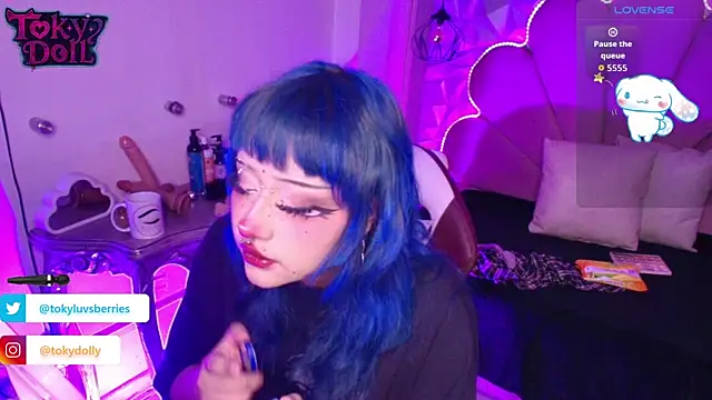 toky doll online show from 09-17-25, 09:05