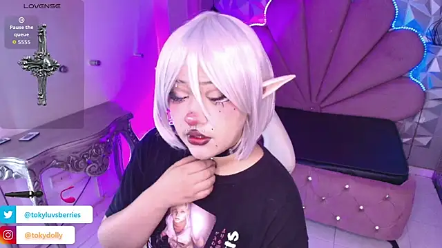 toky doll online show from 10-13-25, 04:07