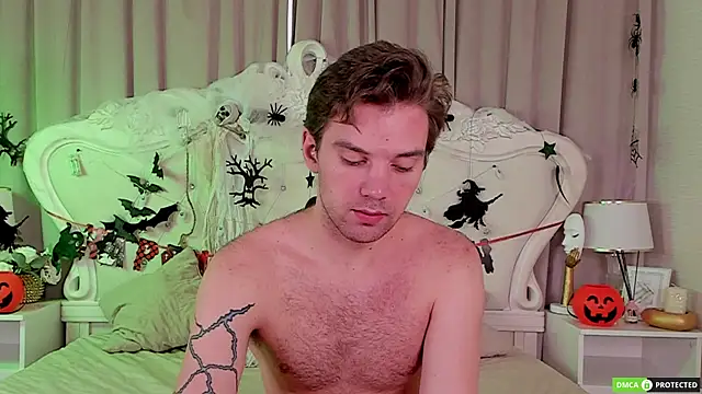 ArthurWhitee online show from 10-26-25, 03:34