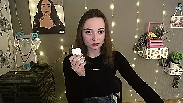  Barbie Kiss  online show from 02-02-25, 12:24