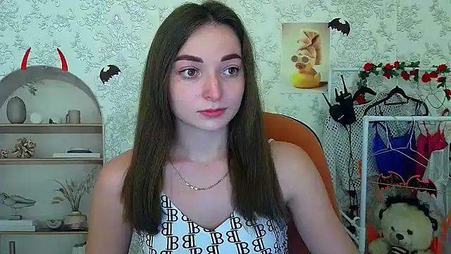  Barbie Kiss  online show from 10-28-25, 02:20