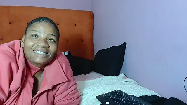 Snapshot of tinagiant chatting on 06-03-26, 05:29 tinagiant online show from 06-03-26, 05:29