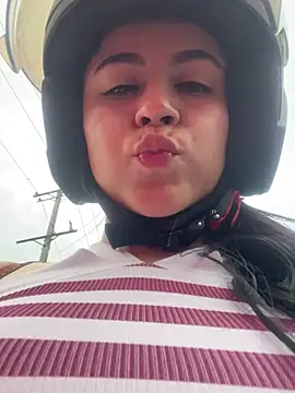 Snapshot of CoralineKam1 chatting on 01-27-25, 11:00 CoralineKam1 online show from 01-27-25, 11:00