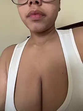 Snapshot of kelsmx chatting on 03-19-25, 04:24 kelsmx online show from 03-19-25, 04:24