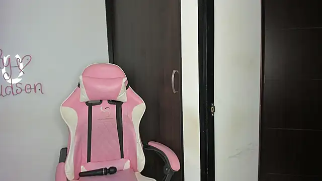 emily huddson  online show from 12-16-24, 08:58