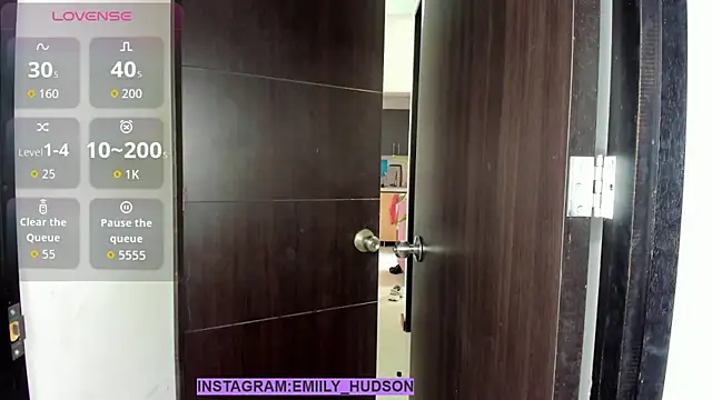 emily huddson  online show from 10-03-25, 05:54