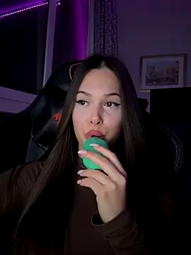 EricaWalls online show from 11-08-25, 11:25