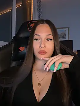 EricaWalls online show from 04-17-26, 06:11