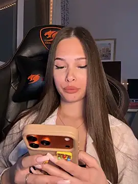 EricaWalls online show from 04-18-26, 06:23