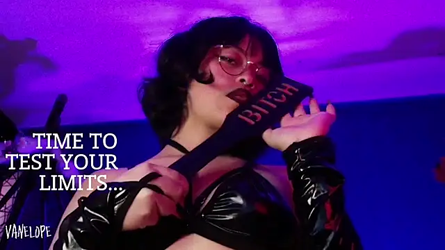 Snapshot of vanelope11 chatting on 10-26-25, 06:14 vanelope11 online show from 10-26-25, 06:14